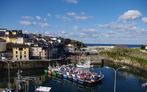 Puerto de Vega, en Navia. Pequeño puerto marinero del Occidente de Asturias